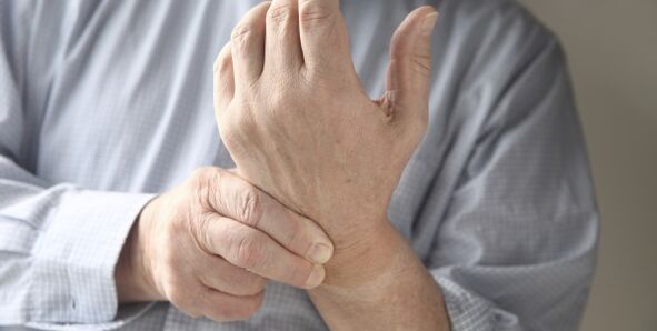 Pain in the joints of the hands.
