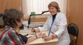 Measurement of blood pressure at the appointment with the doctor